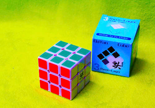 Produkt: Rubikova kostka 3x3x3 DAYAN III Lingyun bílá