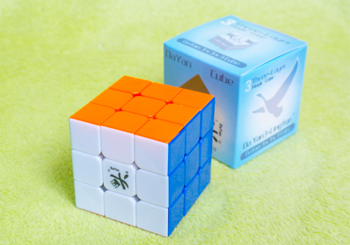 Produkt: Rubikova kostka 3x3x3 DAYAN III Lingyun 6 COLORS bílá