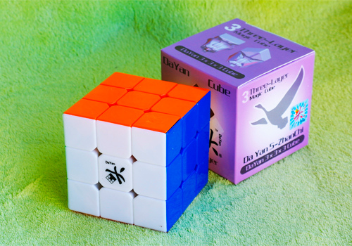 Produkt: Rubikova kostka 3x3x3 Dayan V Zhanchi 6 COLORS bílá