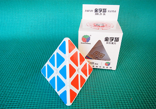 Produkt: Diansheng Pyraminx bílý