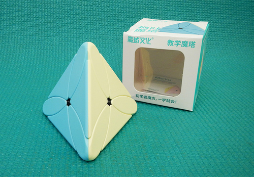 Produkt: MoYu Maple Leaf Pyramid 4-COLORS pastelová