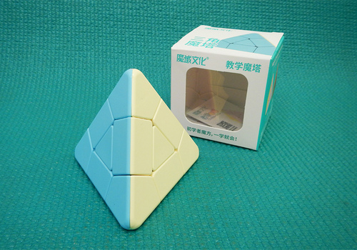 Produkt: MoYu Triangle Pyramid 4-COLORS pastelová
